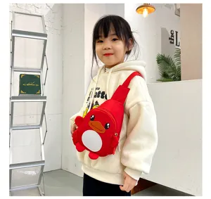 Sac de poitrine mignon pour enfants canard dessin animé, sac bandoulière en nylon rouge vif.