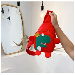 Detailansicht der roten Kinder Dinosaurier Umhängetasche mit süßem kleinen Cartoon-Motiv.
