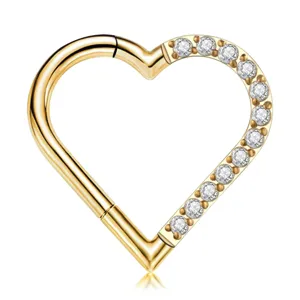 Goldfarbenes Herz Scharnier Segment Ring Clicker Piercing Schmuck mit Zirkonia Detail