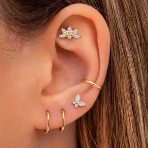 Piercing cartilage titane G23 boucle d'oreille dos plat helix vue detail bijou corps