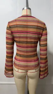 Cárdigan de rayas ajustado de otoño con mangas de campana para mujer, estilo chic.