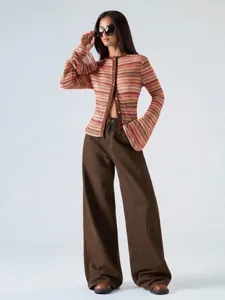 Cárdigan de punto a rayas ajustado para mujer con elegantes mangas acampanadas, otoño.