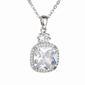 Elegante Zirkonia Anhänger Halskette in Silber Farbe für Damen und modebewusste Frauen.
