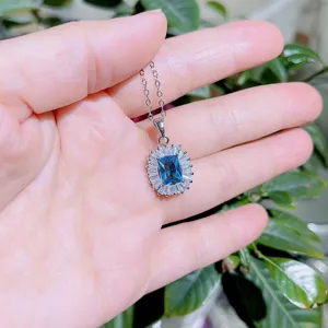 Elegante blaue Zirkonia Anhänger Halskette mit Silber Halo Zirkon Schmuck für Damen
