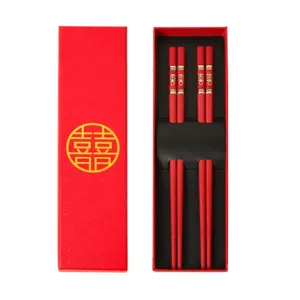Rotes Hochzeits-Essstäbchen-Geschenkset mit Doppelglück-Symbolen für chinesische Traditionen