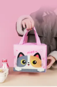 Cute cartoon cat insulated lunch bag with portable handle, perfect for daily use.