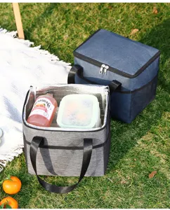 Outdoor portable thermal insulation picnic bag, solid color square lunch cooler bag for camping.