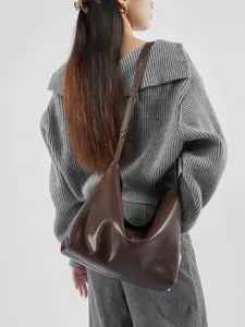 Bruine lederen hobo schoudertas voor dames, grote capaciteit casual forens onderarmtas.