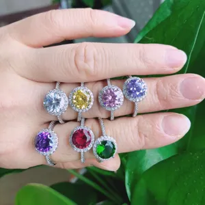 Atemberaubender 2 Karat Zirkonia Ring mit Halo, bunte synthetische Edelsteine verstellbar
