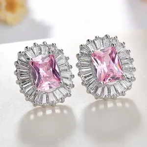 Eleganti orecchini a lobo in zircone rosa con alone di cristalli brillanti per le donne.