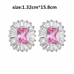 Orecchini in argento con zircone rosa e alone di cristallo per bellissimi gioielli da donna.