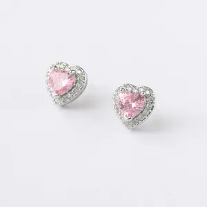 Rosa Herz Kristall Ohrstecker mit glitzerndem Zirkonia Halo und 925er Silber Nadel.