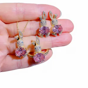 Niedliches Hasen Schmuckset mit pinkem Zirkonia, elegante 925er Silber Halskette Ring Ohrringe.