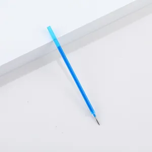 Ricambio per penna gel cancellabile blu lunghezza 13cm con punta fine 0.7mm per scrittura quotidiana.