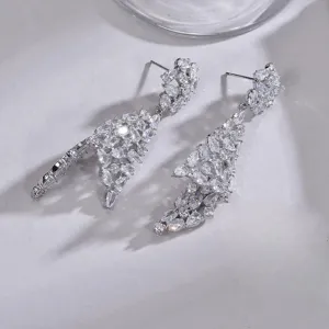 Lussuosi Orecchini a Goccia Pieghevoli Curvi in Rame e Zirconia con Ali d'Angelo per Donna Gioielli Intarsiati in Zirconia di Alta Moda