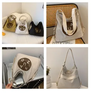 Vues détaillées du sac bandoulière en toile avec bretelles convertibles et écusson logo.