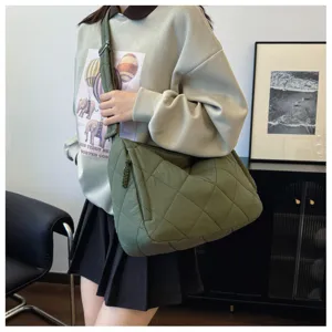 Stylish green quilted shoulder bag for women, large capacity casual messenger bag!