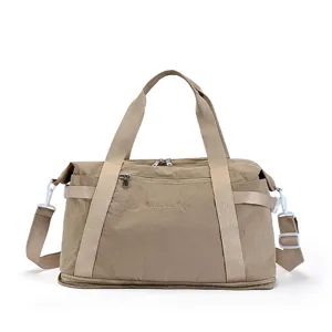 Minimalist travel duffel bag for men and women, lightweight gym and sports fitness handbag.