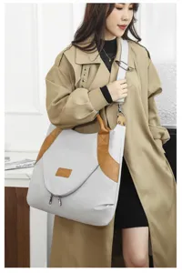 Women retro nylon shoulder crossbody bag large capacity casual hobo tote bag with zipper.