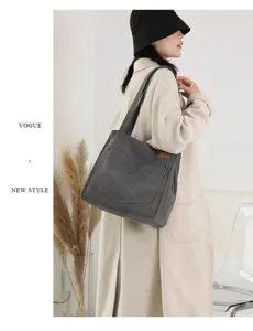 Grand sac à bandoulière en toile pour femme, fourre-tout gris élégant pour le travail et les cours.