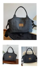 Vista dettagliata della borsa da viaggio in denim grigio scuro con manici robusti e patch in pelle.