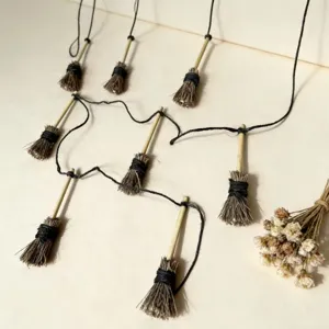 Handmade Halloween Mini Straw Broom Garland Natural Grass Wood Broomstick Hanging Decoration For Home Party Wall Ornament