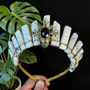 Cerchietto corona in pietra di cristallo naturale con gemma nera accessorio gotico
