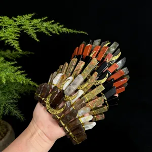 Natürlicher Kristall Kronen Haarreif mit goldenen Mond Anhängern handgemachter Haarschmuck.