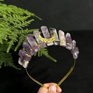 Natürlicher Kristall Kronen Haarreif mit Amethyst Rohstein und goldenem Halbmond für Damen.