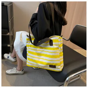 Geel-witte gestreepte canvas shopper voor dames, grote casual schoudertas handtas.