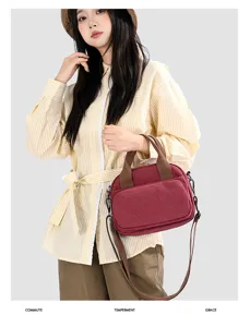 Korean style simple contrast casual canvas crossbody bag detail, vintage chic design for women.