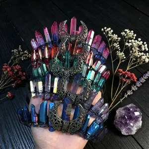 Serre-tête couronne en cristal fait main avec lune creuse, accessoire de cheveux bohème chic.