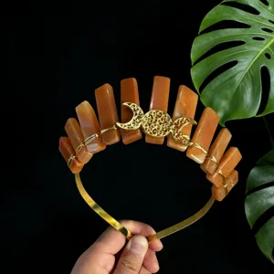 Serre-tete couronne de cristal orange naturel avec accessoire de triple lune dore pour femmes.