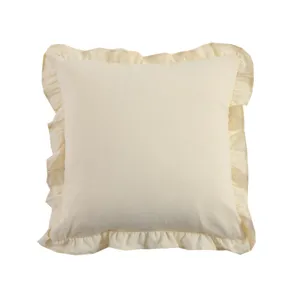 Housse de coussin carree en coton lave vintage avec bordure a volants elegante et chic.