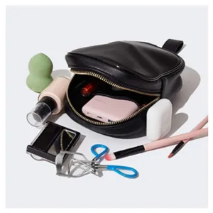 Trousse de maquillage noire en cuir avec fermeture éclair dorée pour voyage chic et beau