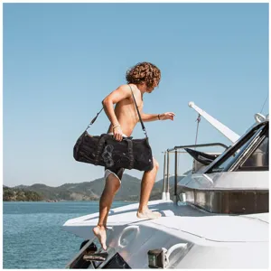 Große schwarze Netztasche ideal für professionelle Tauch-, Schnorchel- und Strandausrüstung.