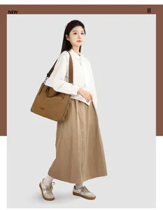 Large capacity canvas tote bag for women, casual shoulder bag for work and daily commuting.