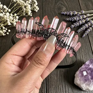 Diadema de corona de cristal rosa hecha a mano con motivo de luna negra para look gótico.