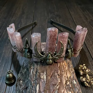 Natürlicher Kristall Kronen Haarreif mit rosa Quarz und Vintage Gothic Stil Damen Haarschmuck.