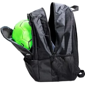 Zaino sportivo nero resistente con scomparto dedicato al pallone da calcio per allenamenti all'aperto.