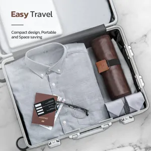 Trousse de toilette homme imperméable enroulable pour kit de rasage et cosmétiques.