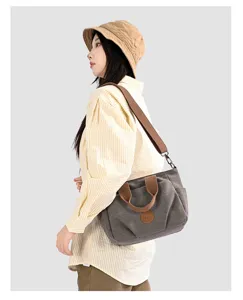 Trendy casual canvas shoulder bag for women, featuring large capacity and stylish design.