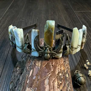 Gotische naturkristall krone haarband vintage edelstein tiara mit raben schädel biene dekor