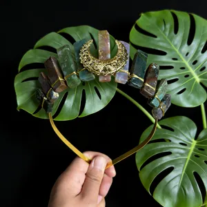Handgemachter 11 Naturkristall Kronen Haarreif mit goldenem Sichelmond für Damen Fotografie