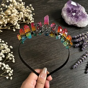 Diadema de cristal natural con cuarzo arcoíris y corona de luna para peinado elegante.