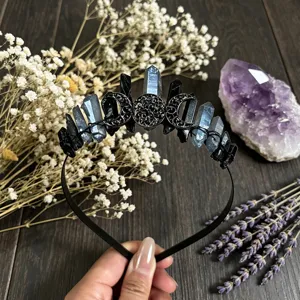 Diadema de corona de cristal negro gótico tiara de luna vista de detalle estilo chic