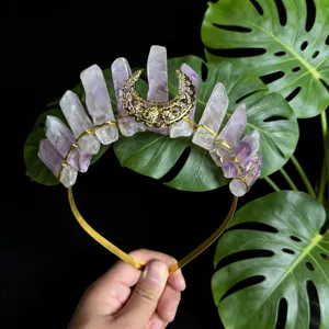 11 natürliche Kristall Krone Haarreif Detail, Amethyst Tiara mit goldenem Mond für Fotos.