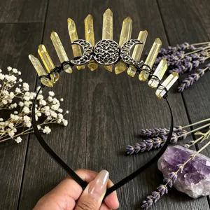 Diadema de cristal en bruto con amuleto de triple luna para accesorios de fotografía.