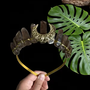 Natürlicher Kristall Kronen Haarreif mit goldenem hohlem Mond Accessoire für Damen.