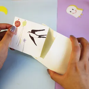 Carte de vœux créative dessinée à la main avec enveloppe pour anniversaires et fêtes.